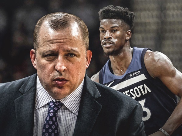 在探讨莱万 在探讨莱万